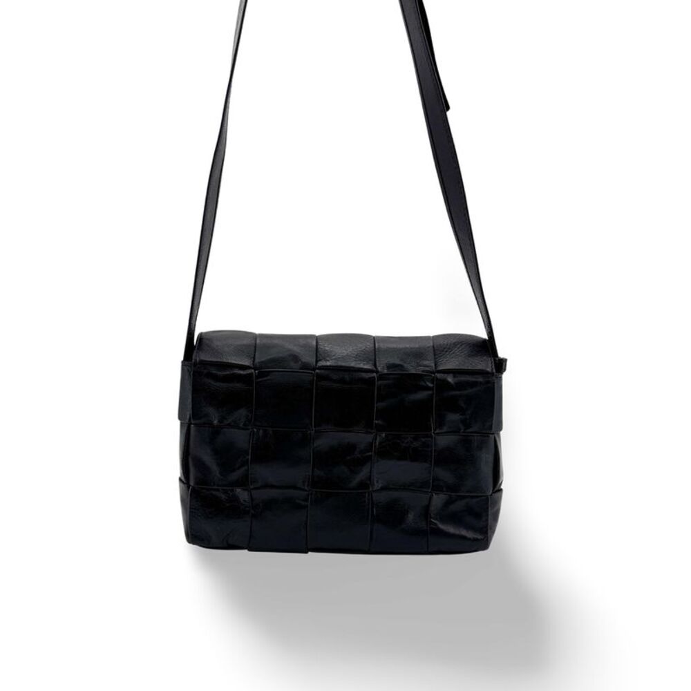Bottega Veneta Brick Cassette Maxi Intrecciato Leather Black Leather Shoulder